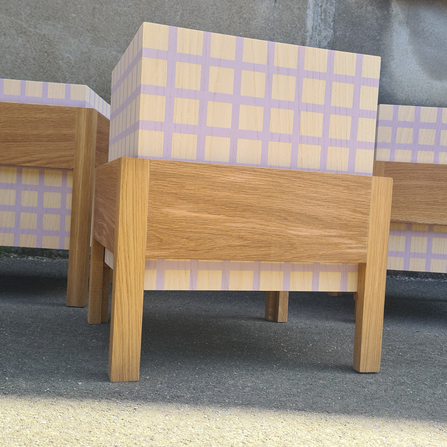 Tabouret PIXIE logo design - Siège contemporain bois artisanal