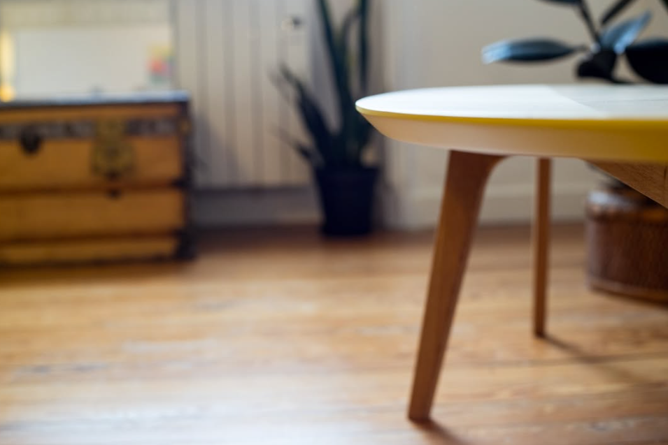détail chanfrein jaune - table basse