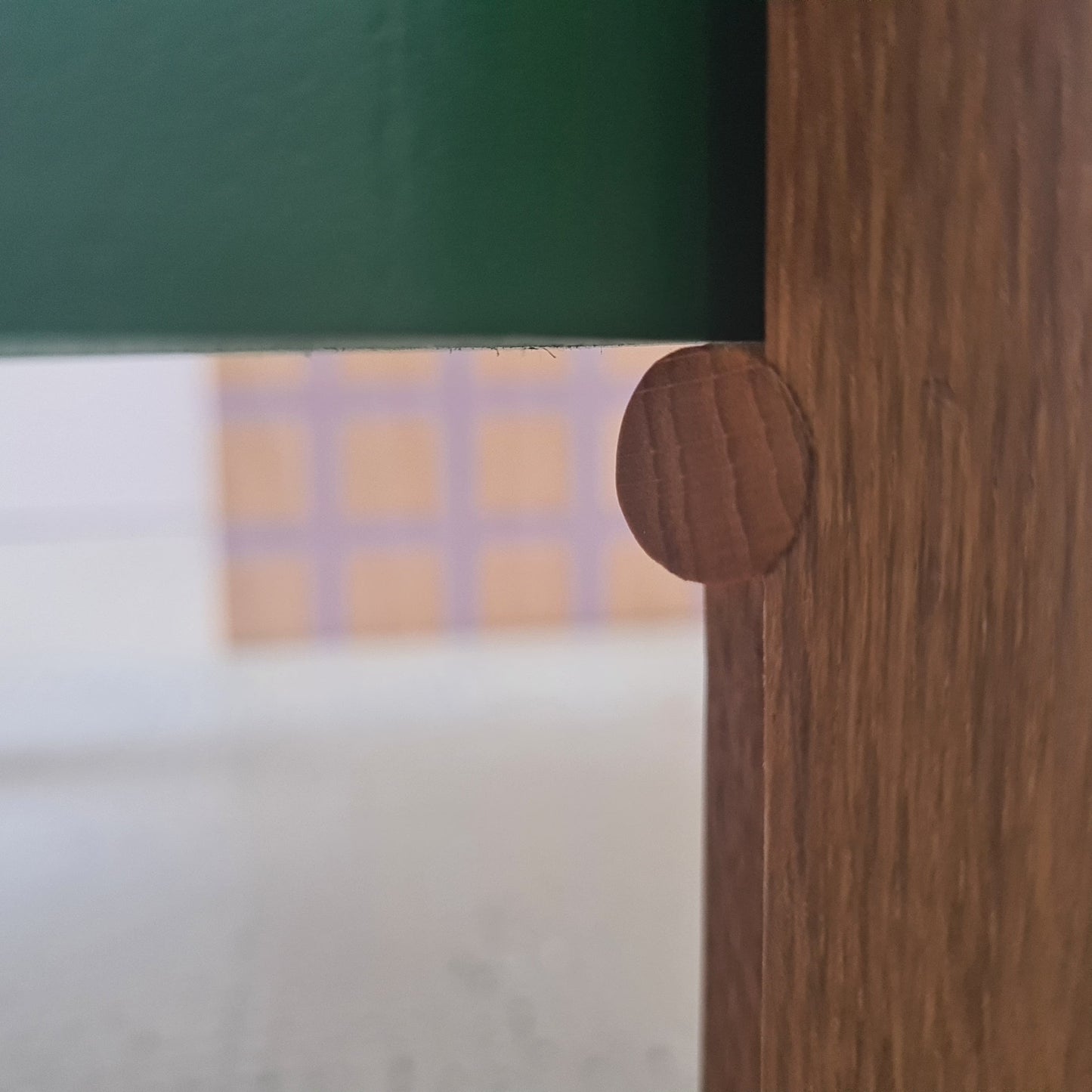 Détail fabrication tabouret PIXIE - Artisanat bois massif français