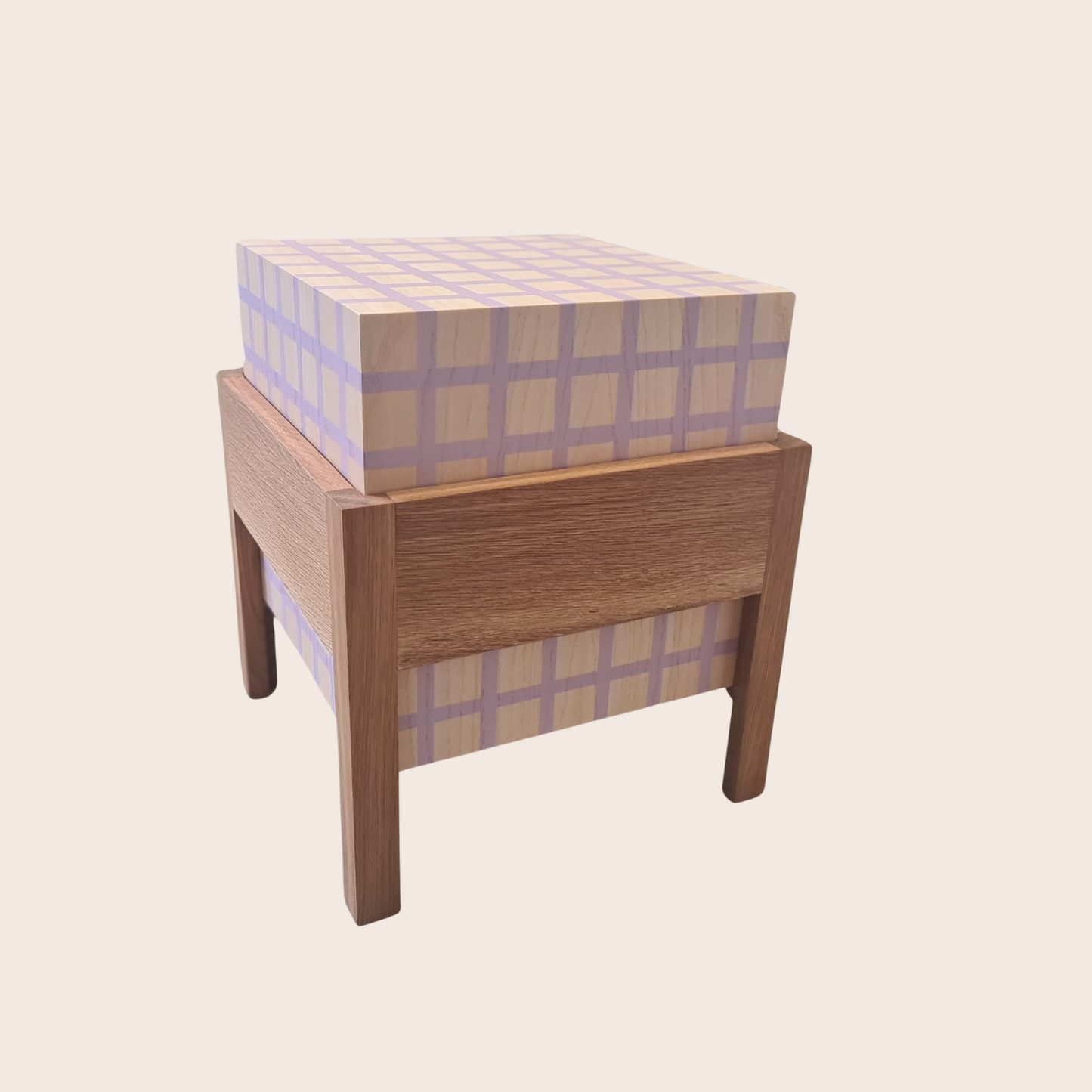 Tabouret PIXIE vue complète - Design épuré bois massif artisanal